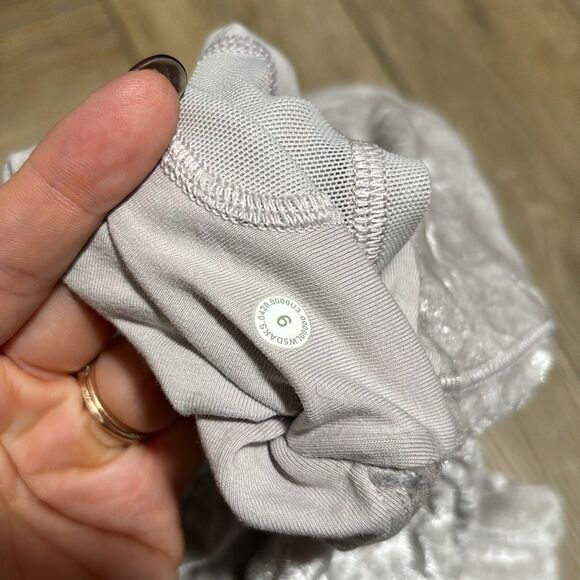 Lululemon Ready to Crush Jogger
Chrome - Picture 7 of 8